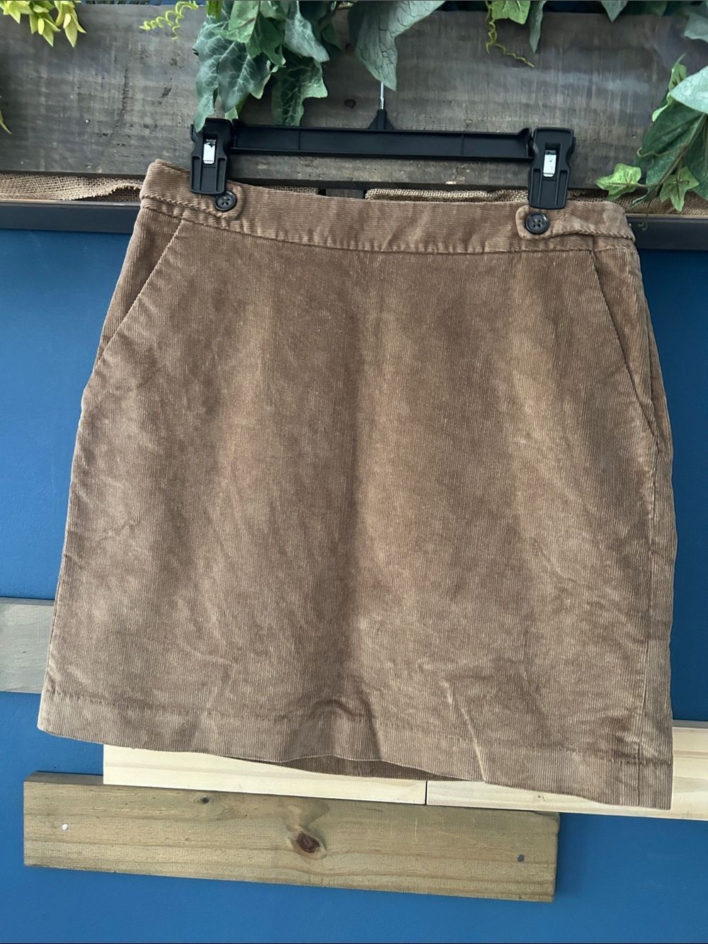 Banana Republic Brown Corduroy Mini Skirt size 4. EUC